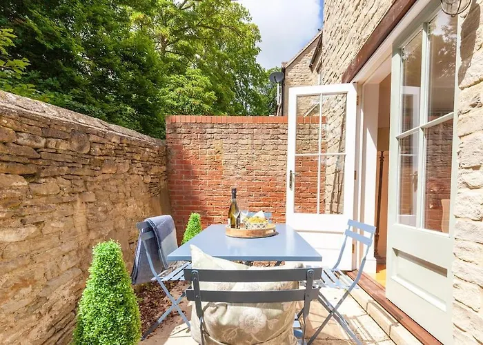 Oxfordshire Living - The Henrietta Cottage - Woodstock