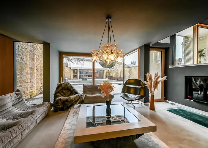 Luxury Villa In Central Woodstock