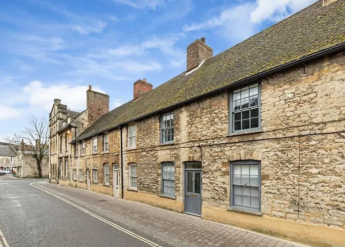 Oxfordshire Living - The Bowler Hat Cottage - Woodstock
